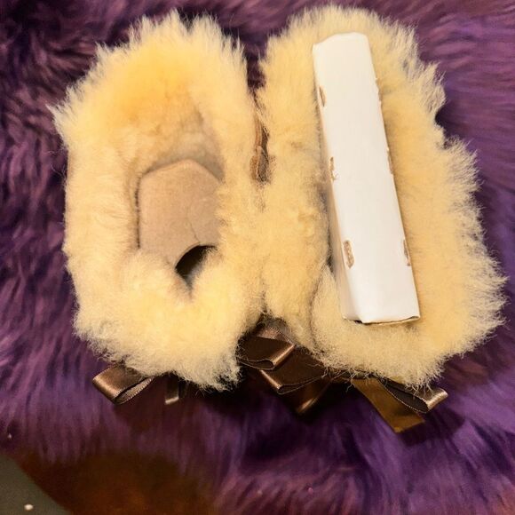 Ugg women’s Bailey Bow II, size 5, camel color. Brand new! - Picture 10 of 12